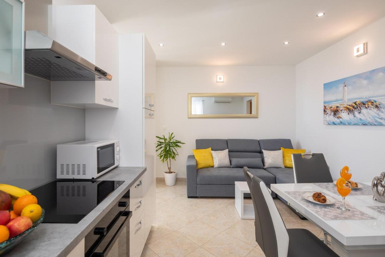 Fba Family Beach Apartments Omiš Extérieur photo