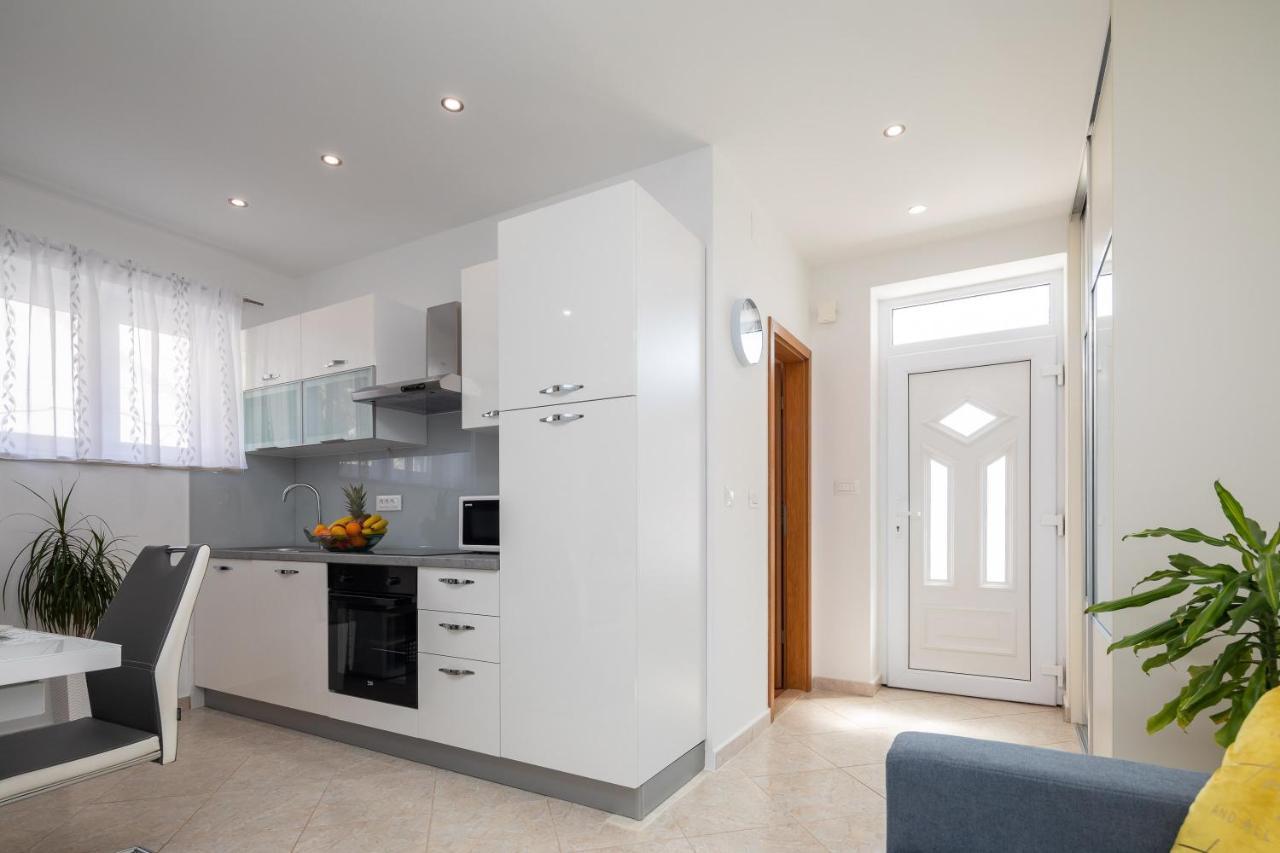 Fba Family Beach Apartments Omiš Extérieur photo
