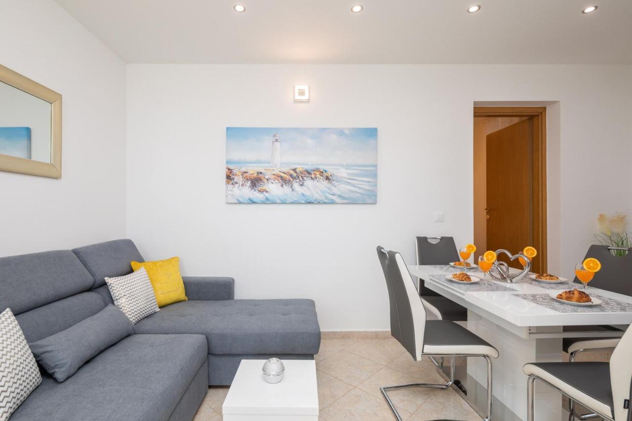 Fba Family Beach Apartments Omiš Extérieur photo