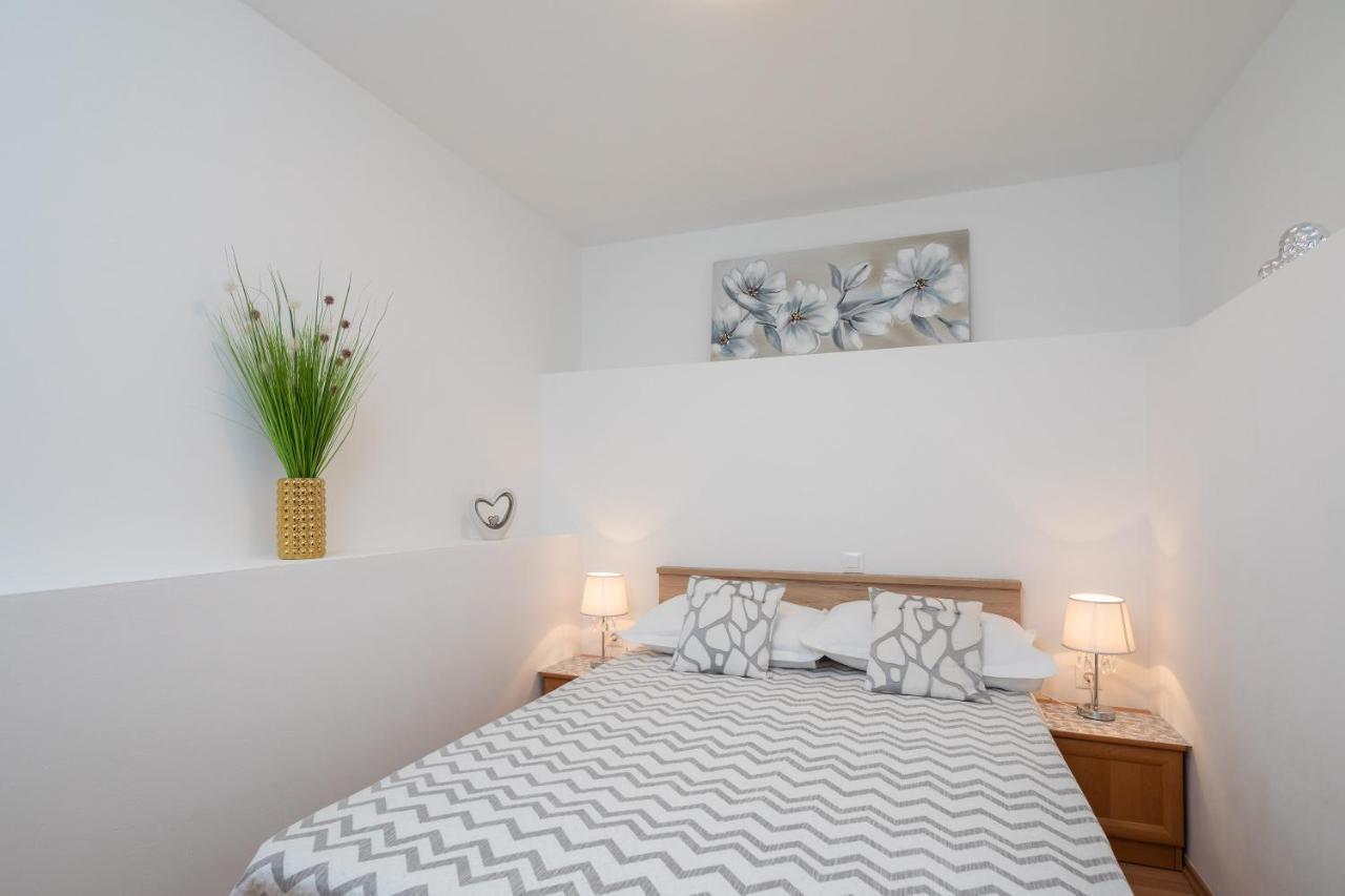Fba Family Beach Apartments Omiš Extérieur photo