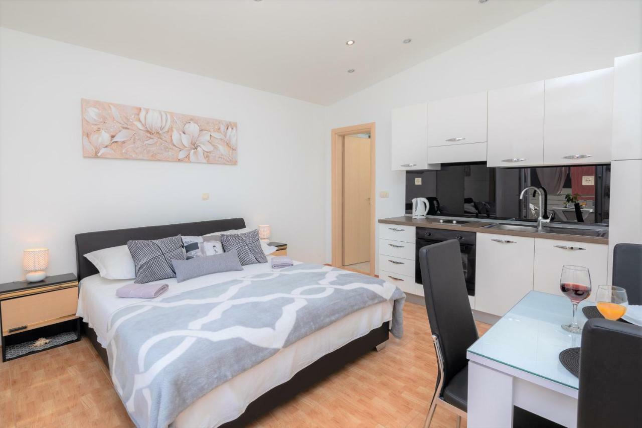 Fba Family Beach Apartments Omiš Extérieur photo