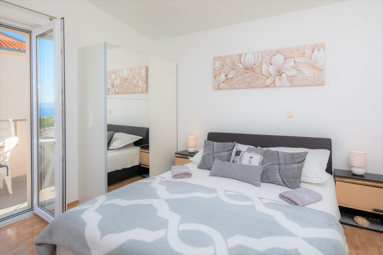 Fba Family Beach Apartments Omiš Extérieur photo