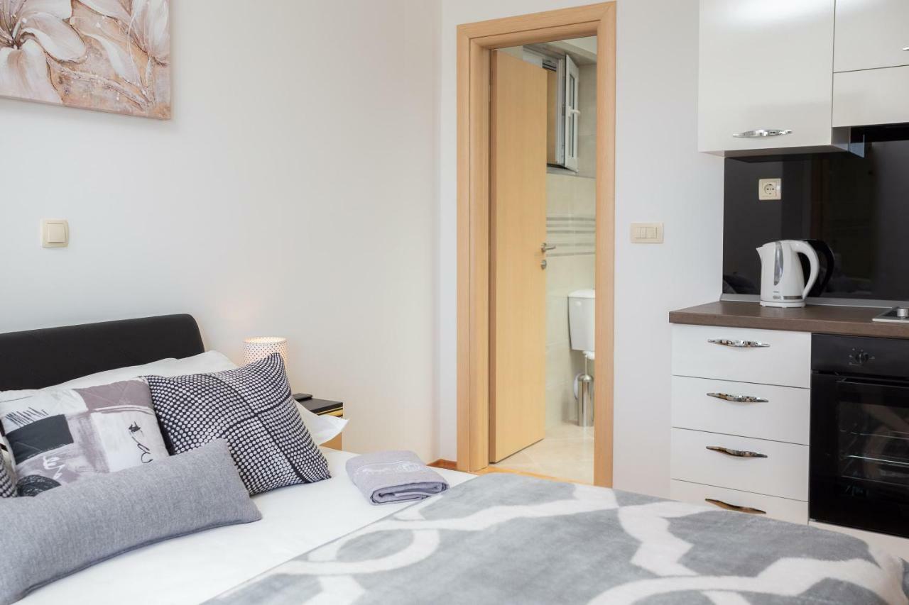 Fba Family Beach Apartments Omiš Extérieur photo